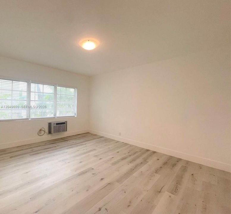 Active With Contract: $1,700 (0 beds, 1 baths, 438 Square Feet)