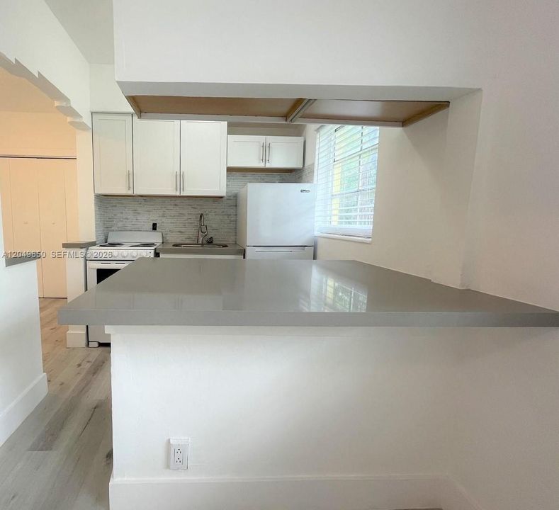 Active With Contract: $1,700 (0 beds, 1 baths, 438 Square Feet)