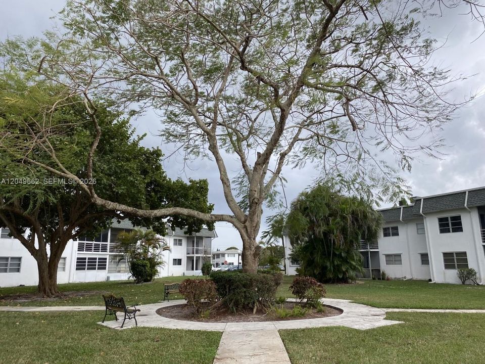 For Rent: $1,550 (1 beds, 1 baths, 720 Square Feet)