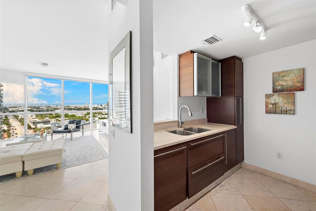 For Rent: $6,250 (1 beds, 1 baths, 851 Square Feet)
