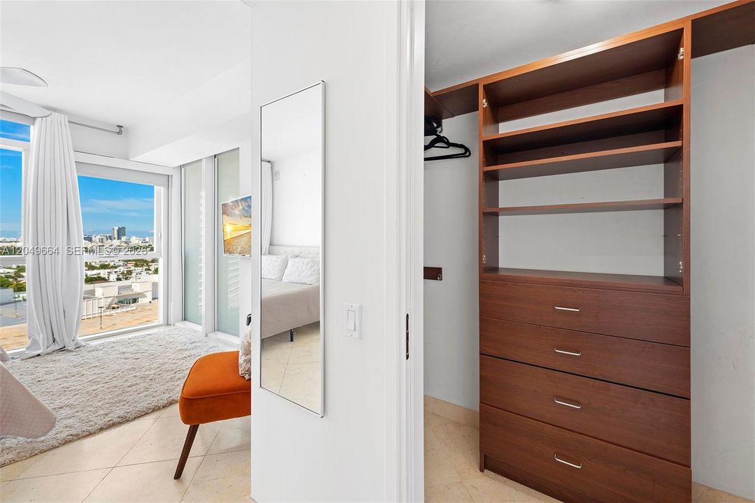 For Rent: $6,250 (1 beds, 1 baths, 851 Square Feet)