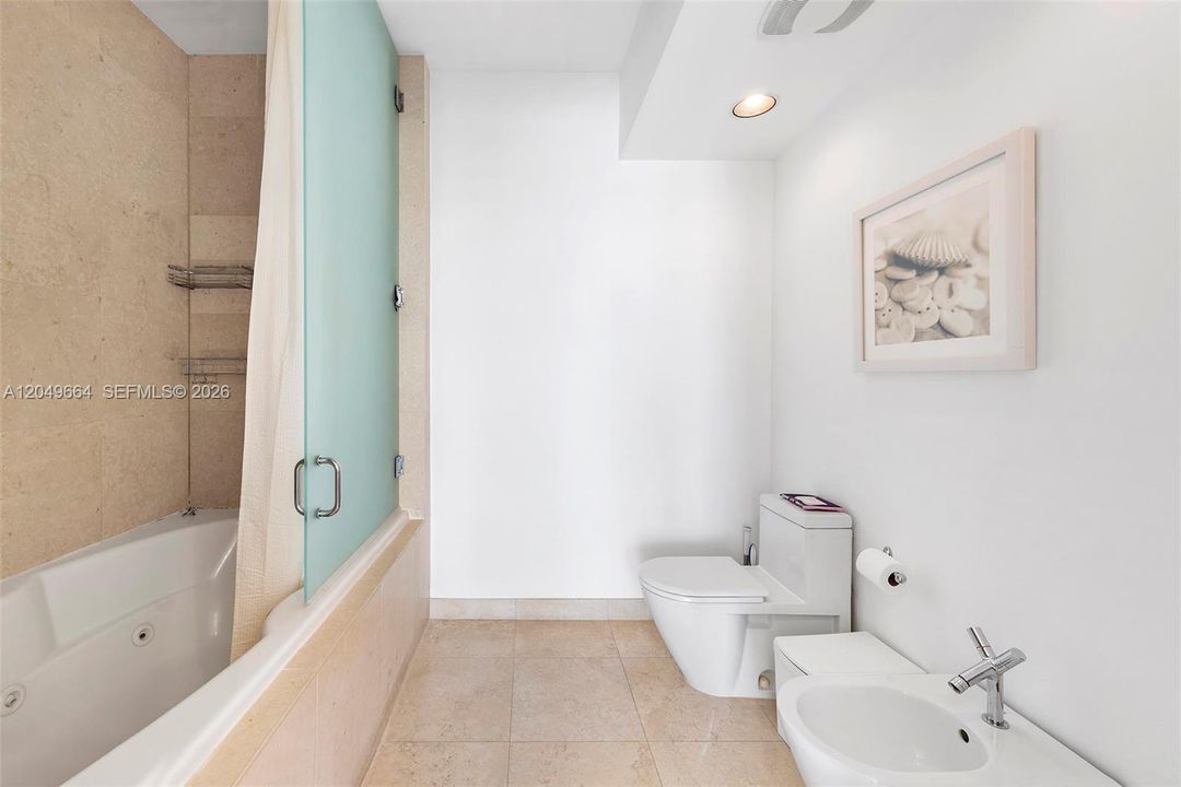 For Rent: $6,250 (1 beds, 1 baths, 851 Square Feet)