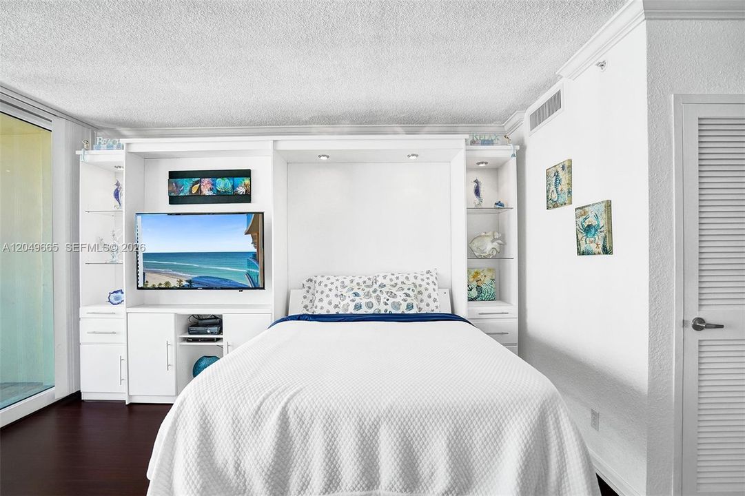 For Rent: $2,300 (0 beds, 1 baths, 482 Square Feet)