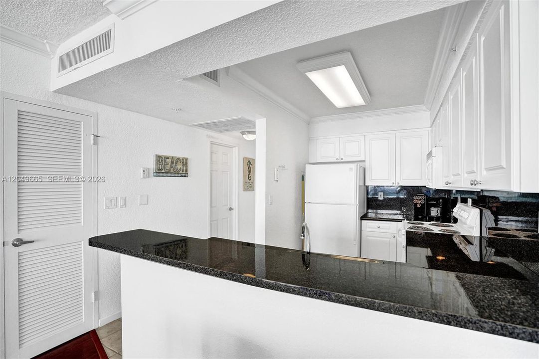 For Rent: $2,300 (0 beds, 1 baths, 482 Square Feet)