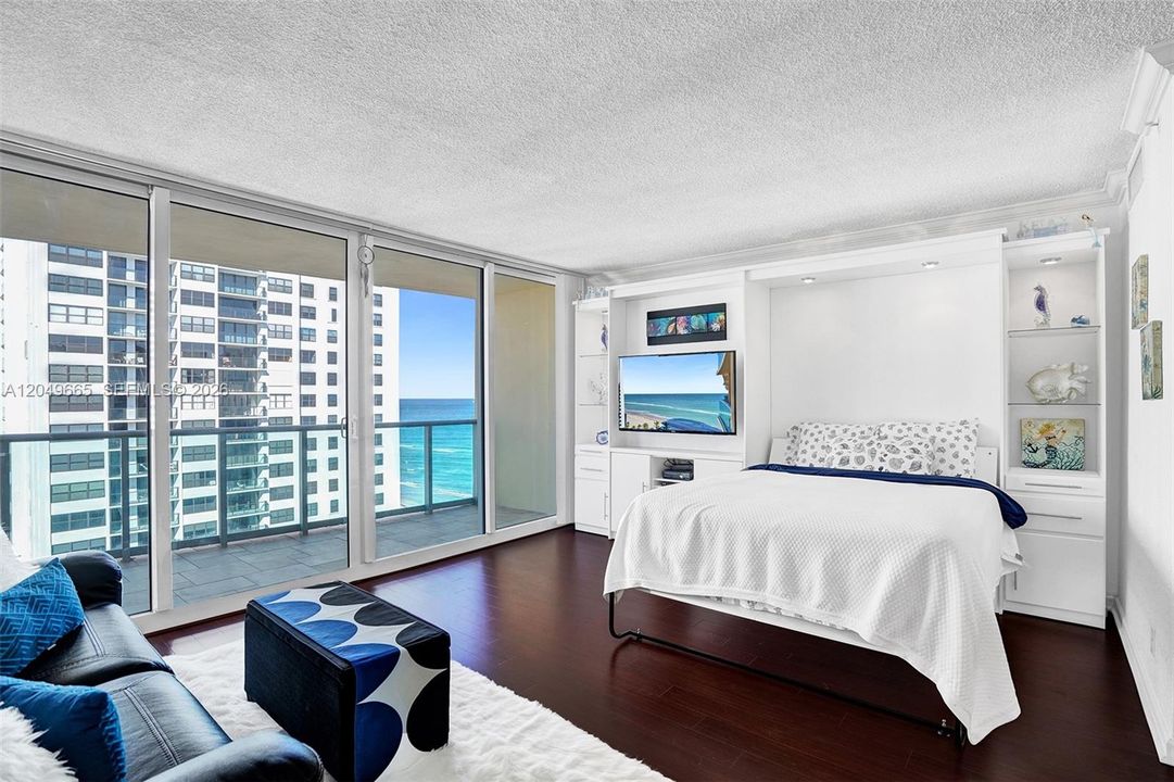 For Rent: $2,300 (0 beds, 1 baths, 482 Square Feet)