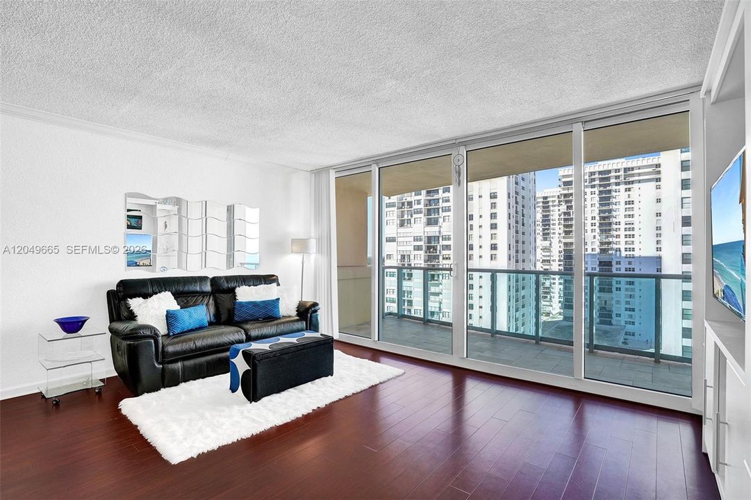 For Rent: $2,300 (0 beds, 1 baths, 482 Square Feet)