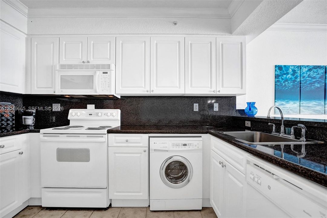 For Rent: $2,300 (0 beds, 1 baths, 482 Square Feet)