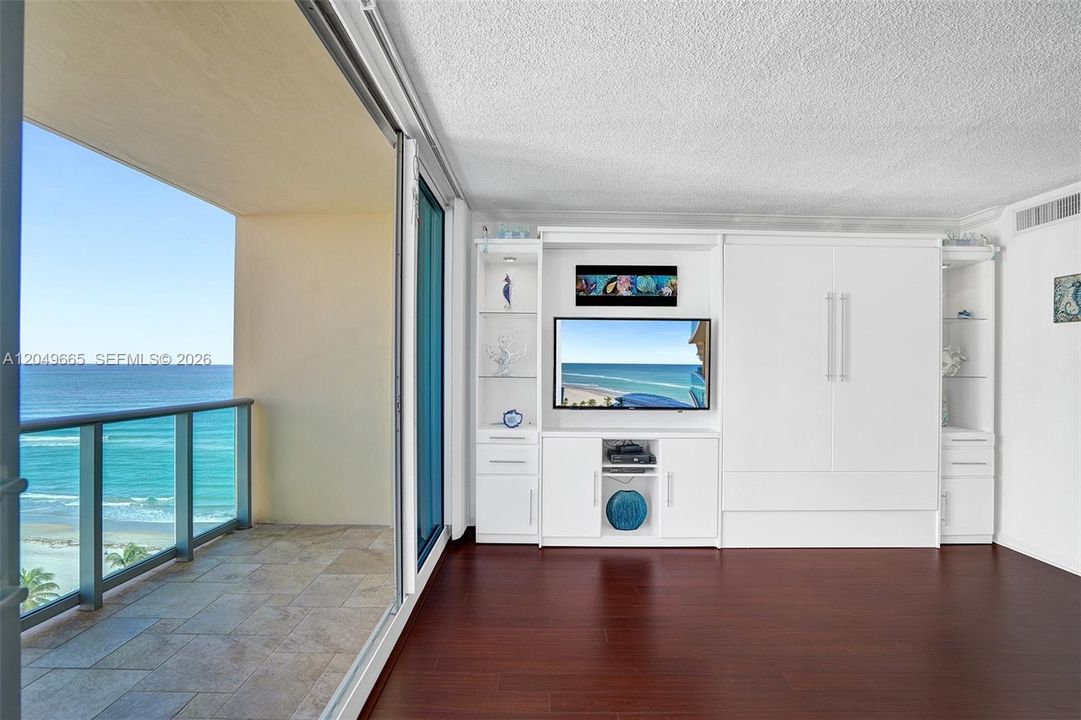 For Rent: $2,300 (0 beds, 1 baths, 482 Square Feet)