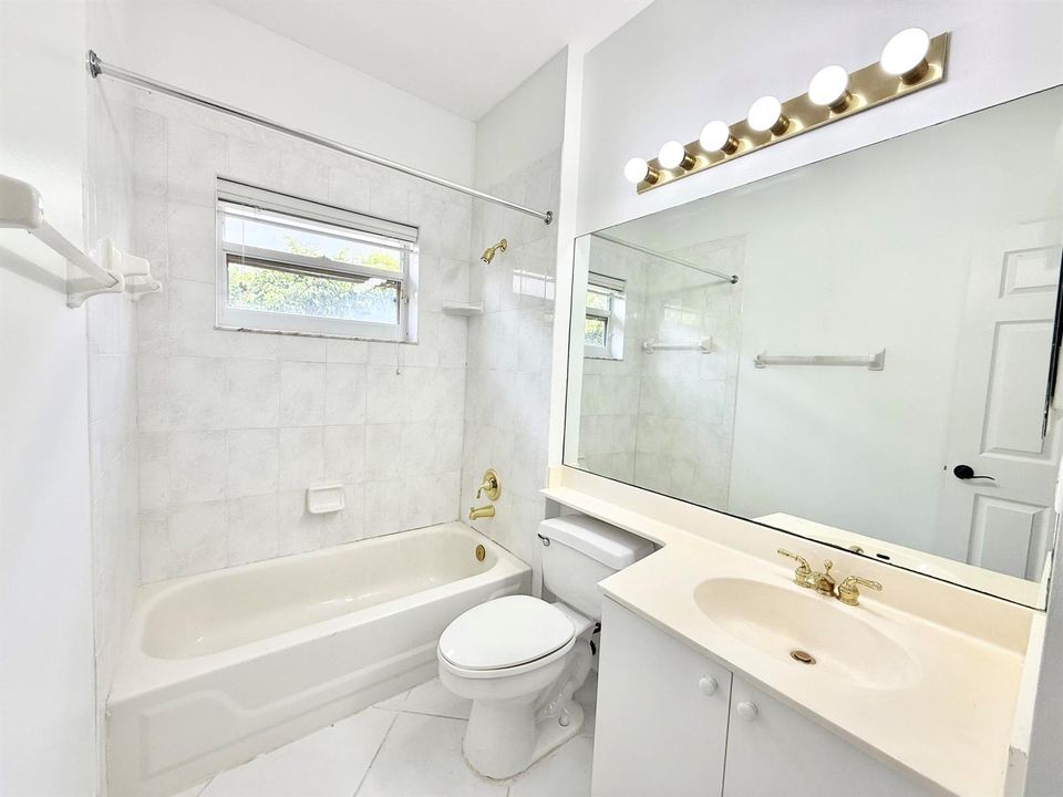 2ND FULL BATHROOM