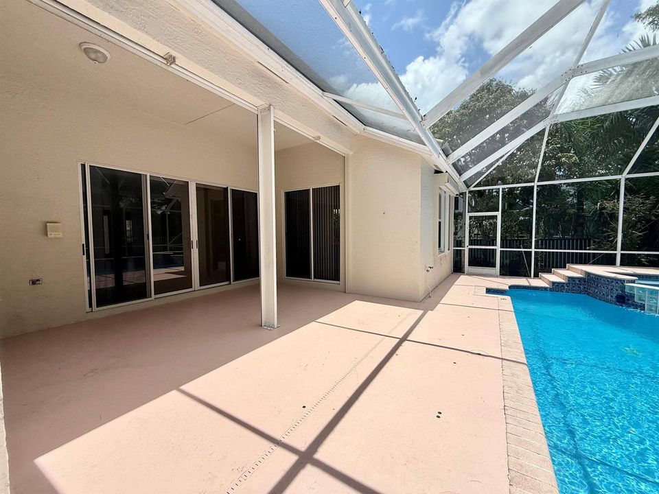 COVERED PATIO SPACE