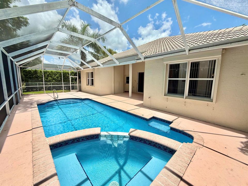 SCREENED POOL