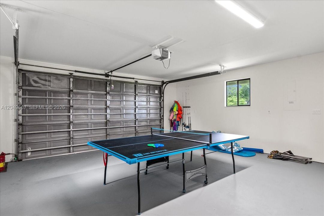 Oversized 2 car garage