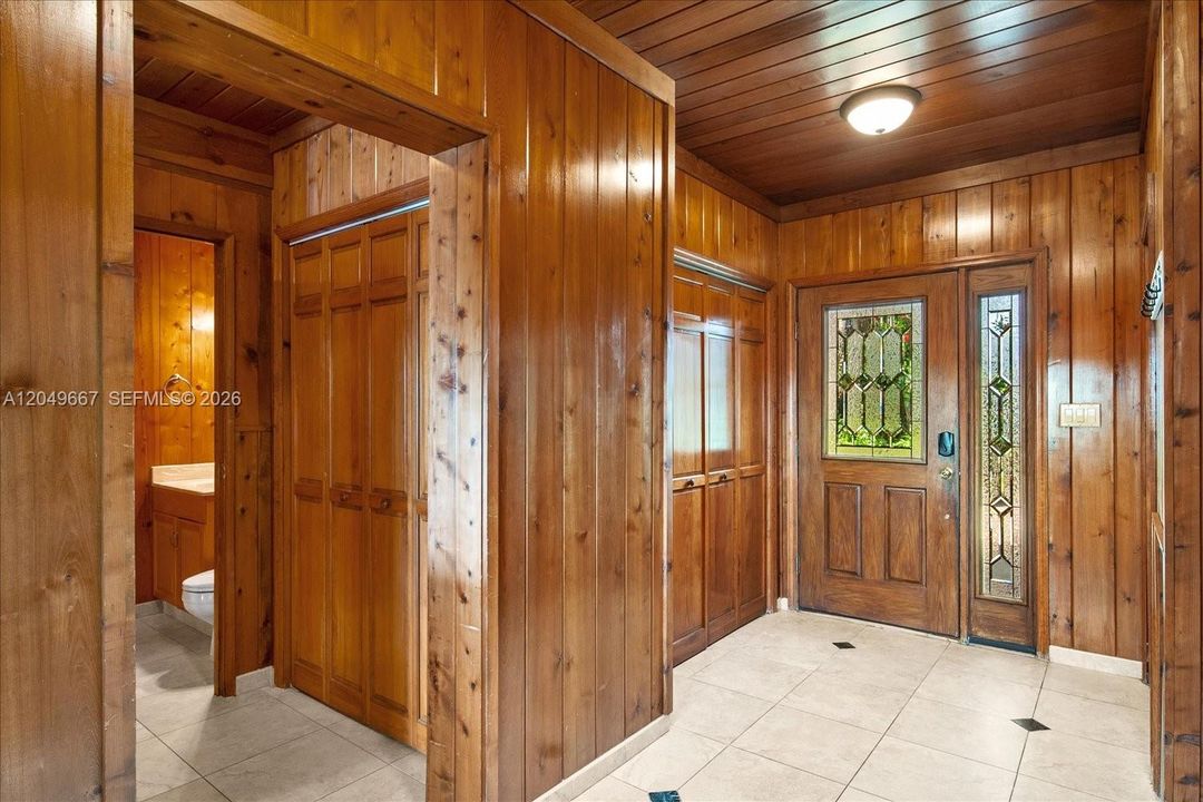 Activo con contrato: $565,000 (3 camas, 2 baños, 1834 Pies cuadrados)