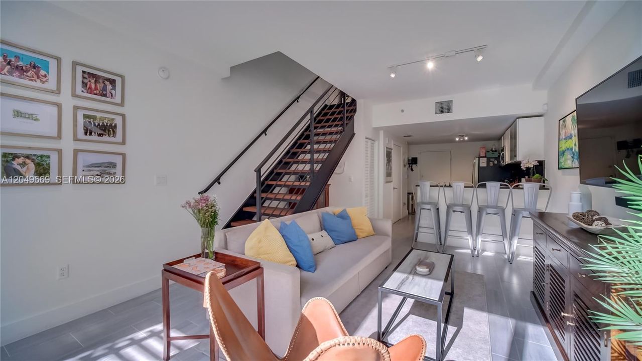 В аренду: $4,200 (1 спален, 1 ванн, 790 Квадратных фут)