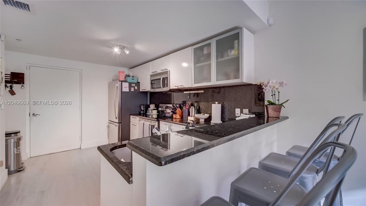 В аренду: $4,200 (1 спален, 1 ванн, 790 Квадратных фут)