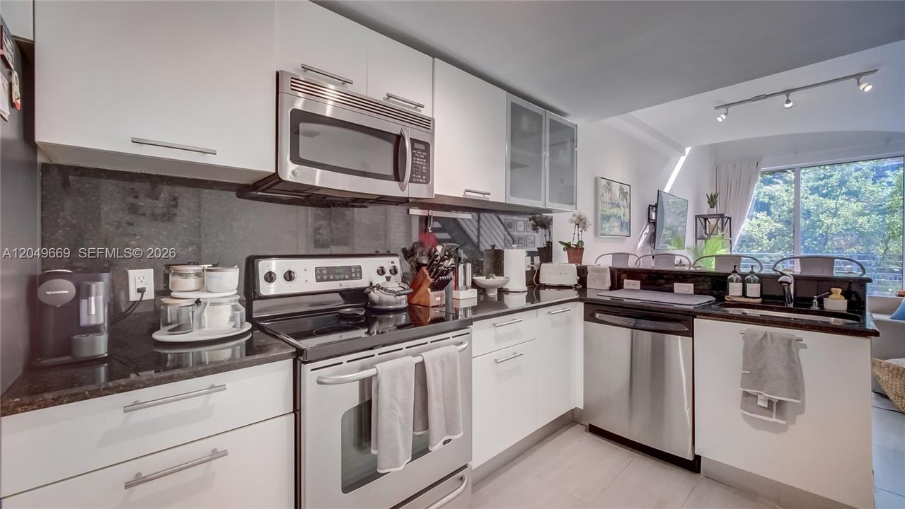 В аренду: $4,200 (1 спален, 1 ванн, 790 Квадратных фут)