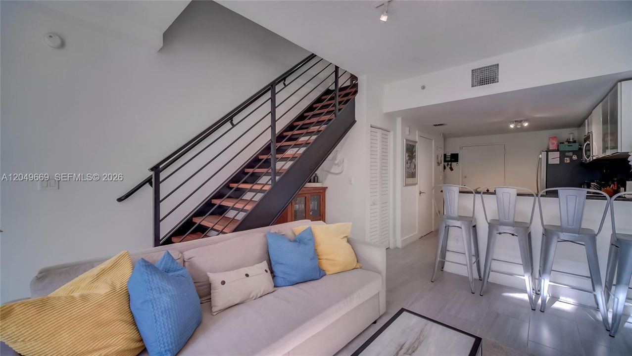 В аренду: $4,200 (1 спален, 1 ванн, 790 Квадратных фут)