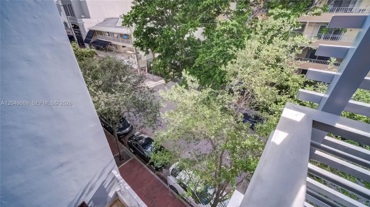 В аренду: $4,200 (1 спален, 1 ванн, 790 Квадратных фут)