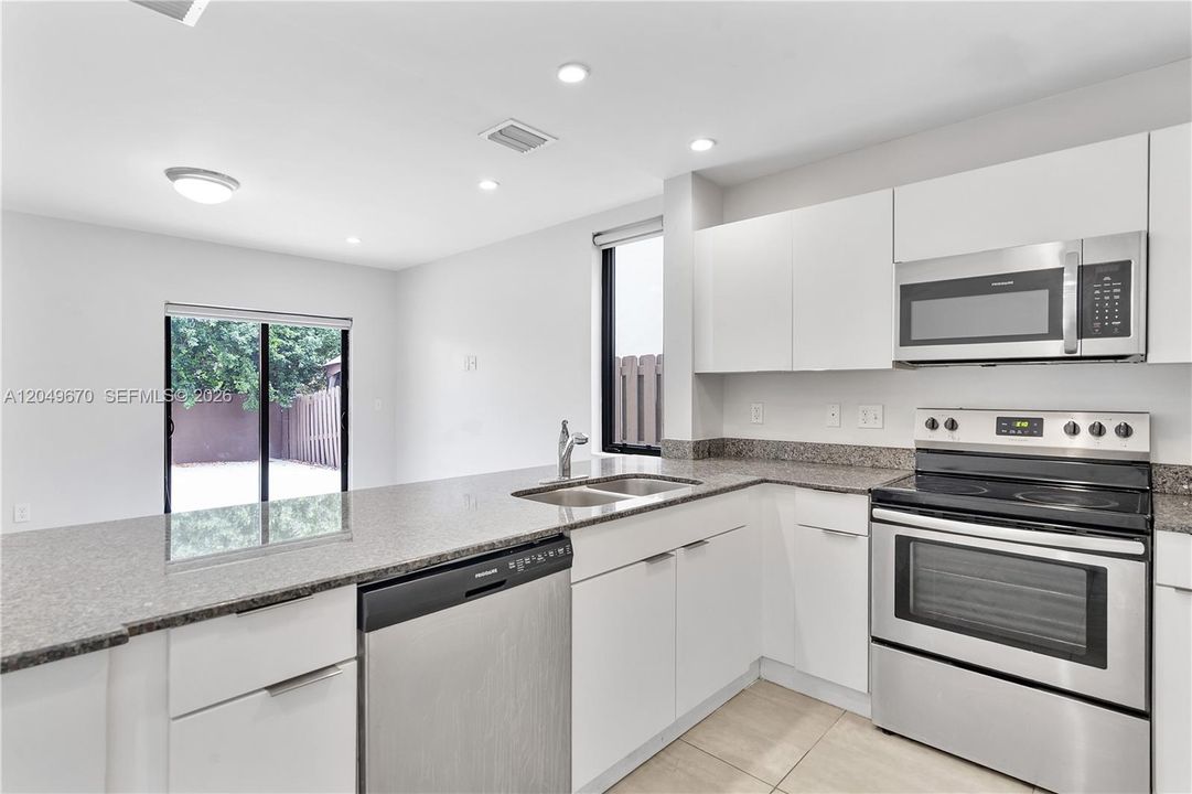 For Rent: $2,800 (2 beds, 2 baths, 1358 Square Feet)