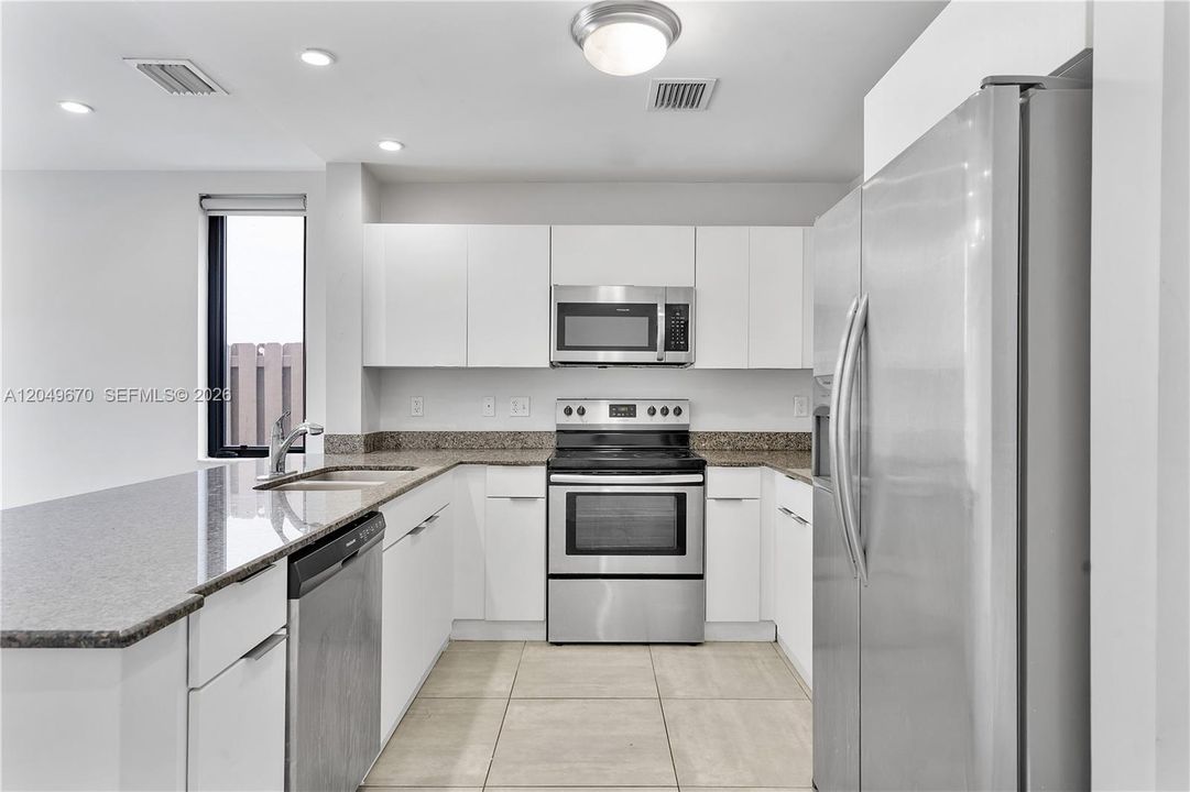 For Rent: $2,800 (2 beds, 2 baths, 1358 Square Feet)