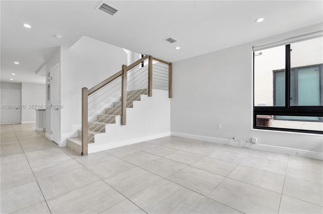 For Rent: $2,800 (2 beds, 2 baths, 1358 Square Feet)