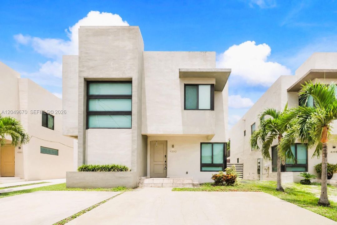 For Rent: $2,800 (2 beds, 2 baths, 1358 Square Feet)