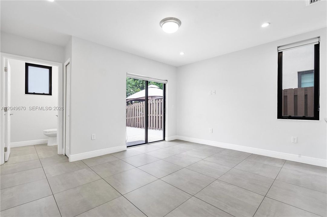 For Rent: $2,800 (2 beds, 2 baths, 1358 Square Feet)