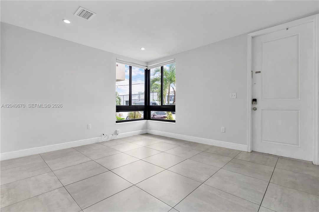 For Rent: $2,800 (2 beds, 2 baths, 1358 Square Feet)