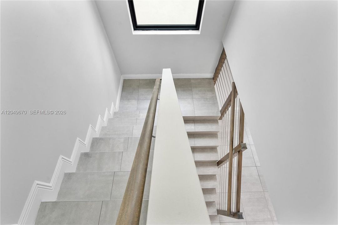For Rent: $2,800 (2 beds, 2 baths, 1358 Square Feet)