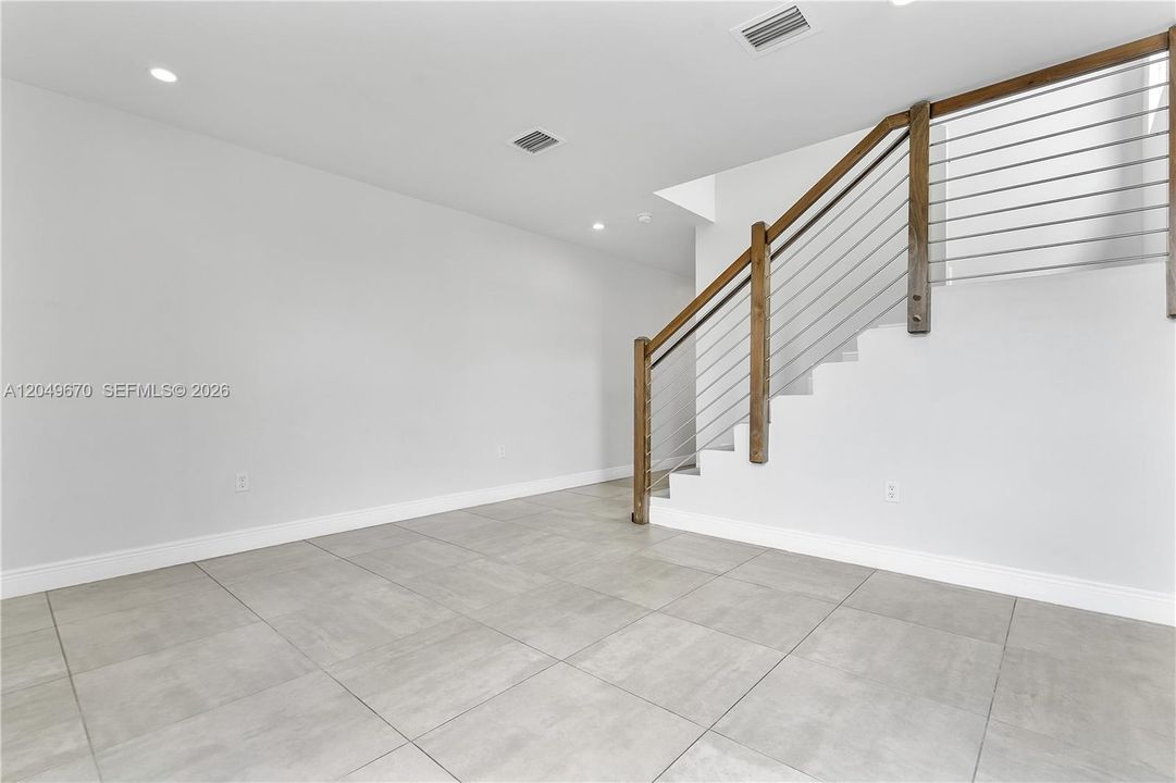 For Rent: $2,800 (2 beds, 2 baths, 1358 Square Feet)