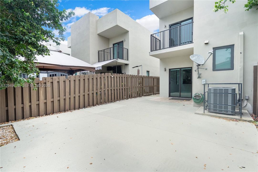 For Rent: $2,800 (2 beds, 2 baths, 1358 Square Feet)