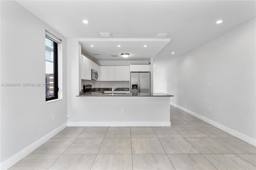 For Rent: $2,800 (2 beds, 2 baths, 1358 Square Feet)