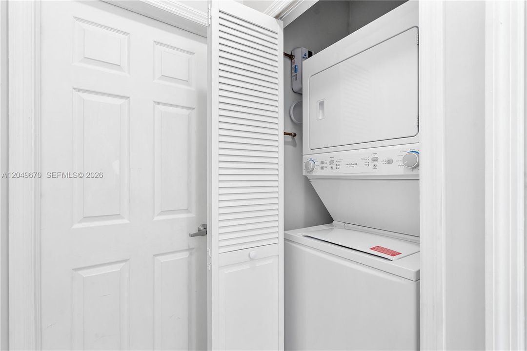 For Rent: $2,800 (2 beds, 2 baths, 1358 Square Feet)