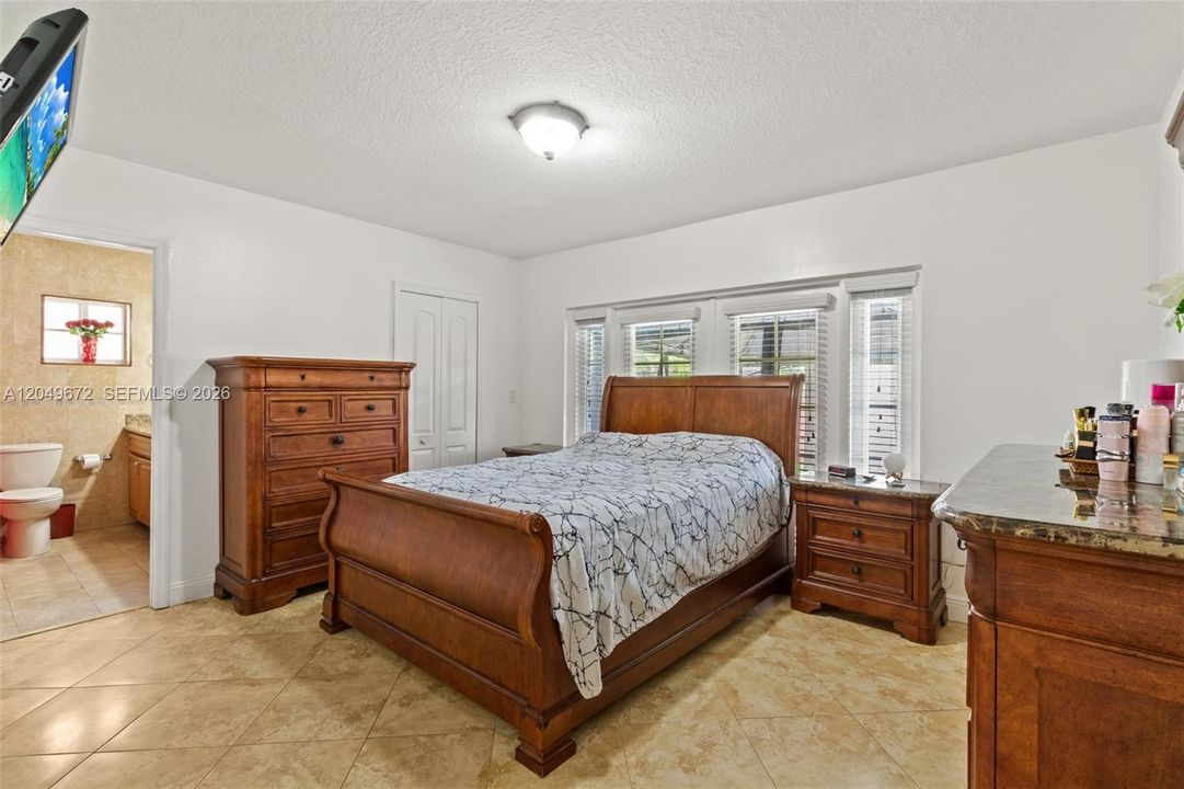 В аренду: $3,800 (4 спален, 2 ванн, 1511 Квадратных фут)