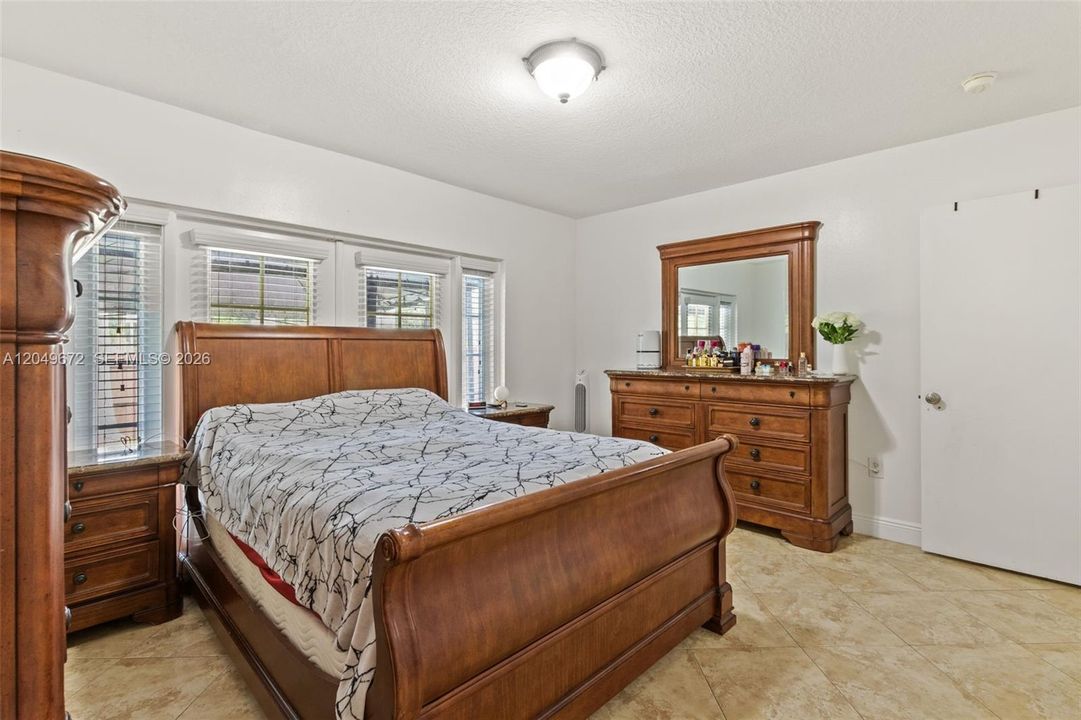 В аренду: $3,800 (4 спален, 2 ванн, 1511 Квадратных фут)