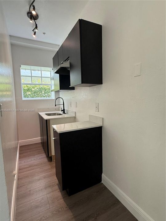 For Rent: $2,100 (1 beds, 1 baths, 18467 Square Feet)