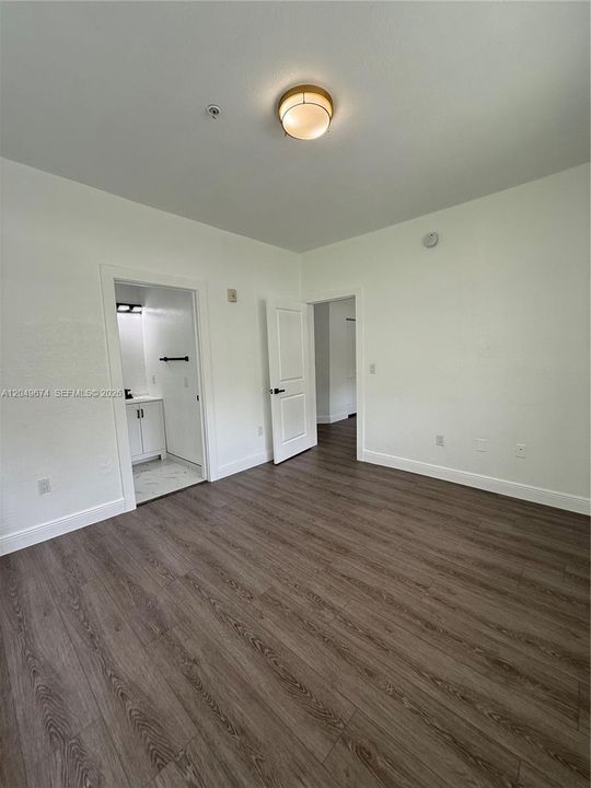 For Rent: $2,100 (1 beds, 1 baths, 18467 Square Feet)