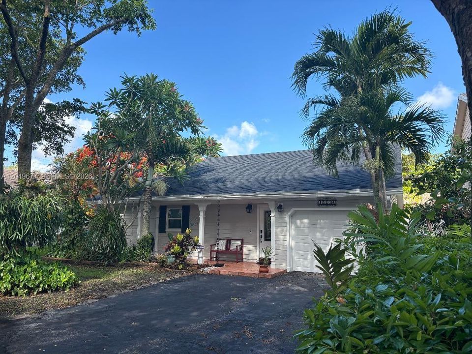 For Sale: $570,000 (2 beds, 2 baths, 1249 Square Feet)
