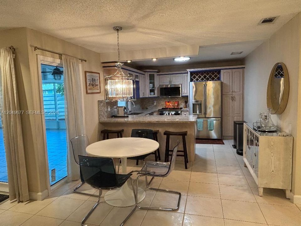 For Sale: $570,000 (2 beds, 2 baths, 1249 Square Feet)