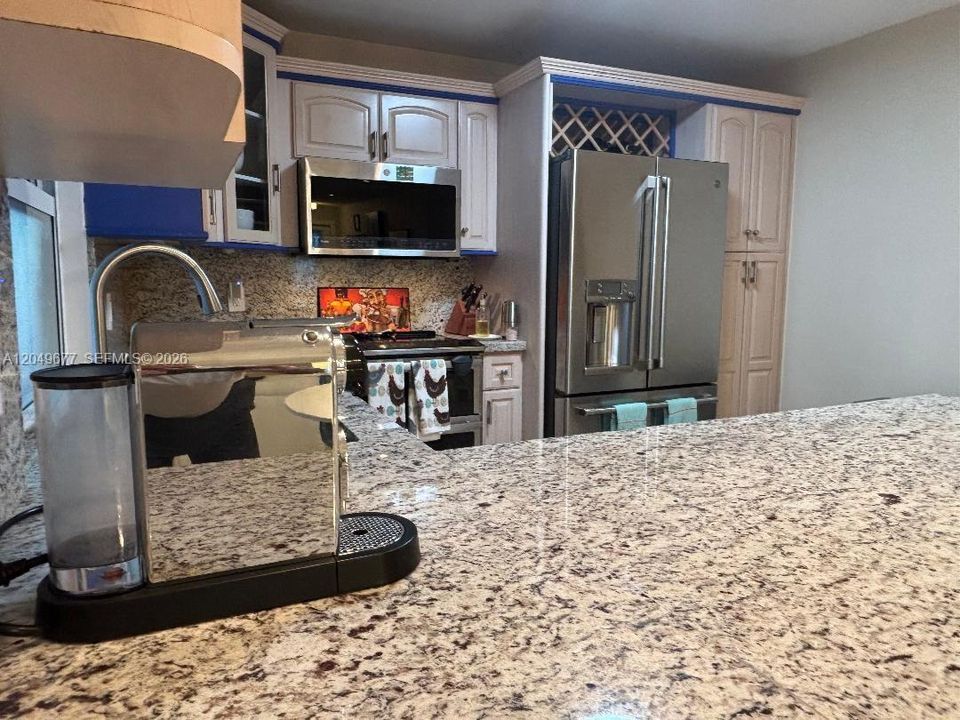 For Sale: $570,000 (2 beds, 2 baths, 1249 Square Feet)