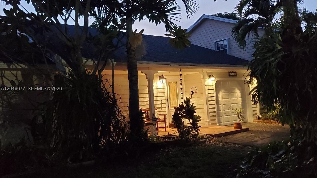 For Sale: $570,000 (2 beds, 2 baths, 1249 Square Feet)