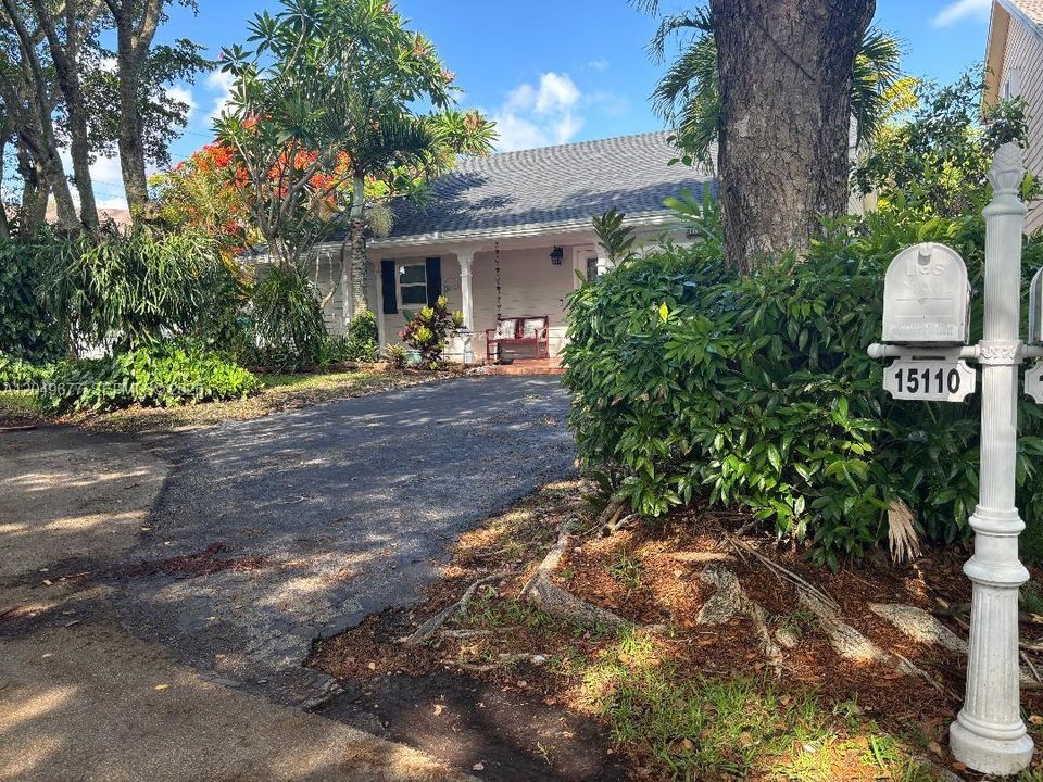For Sale: $570,000 (2 beds, 2 baths, 1249 Square Feet)