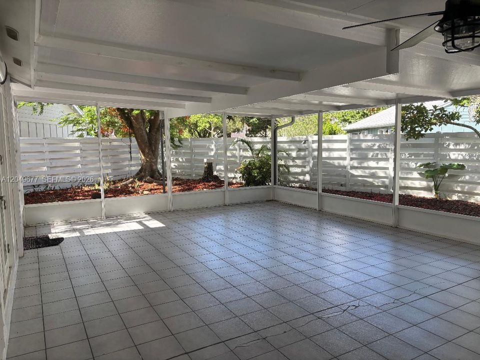 500+ SQ FT Terrace
