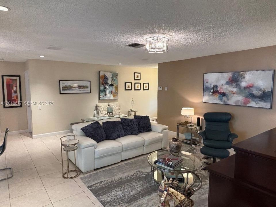 For Sale: $570,000 (2 beds, 2 baths, 1249 Square Feet)
