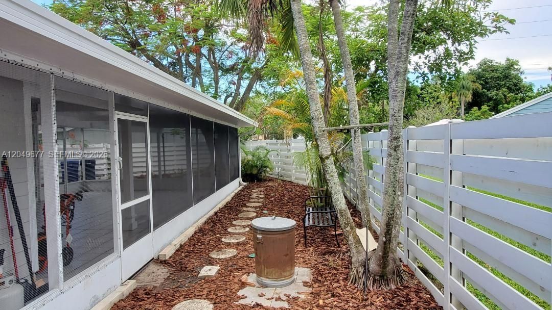 For Sale: $570,000 (2 beds, 2 baths, 1249 Square Feet)