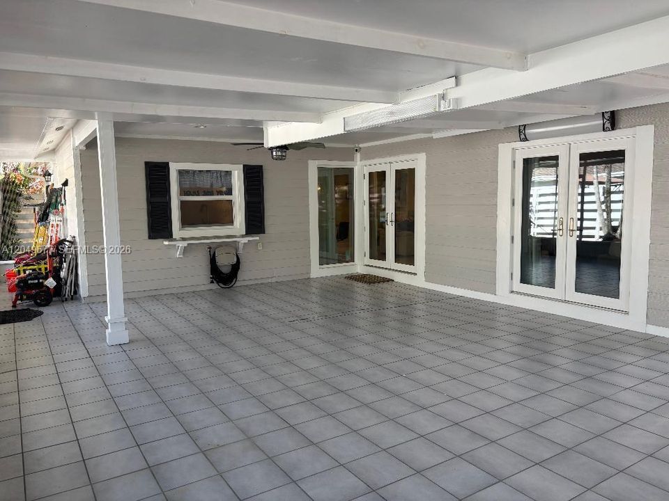 500+ SQ FT Terrace