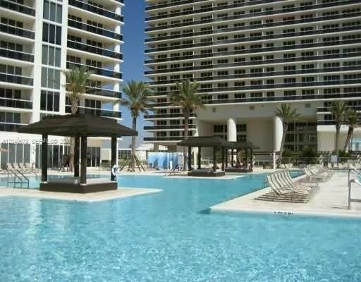 For Rent: $4,200 (2 beds, 1 baths, 1086 Square Feet)