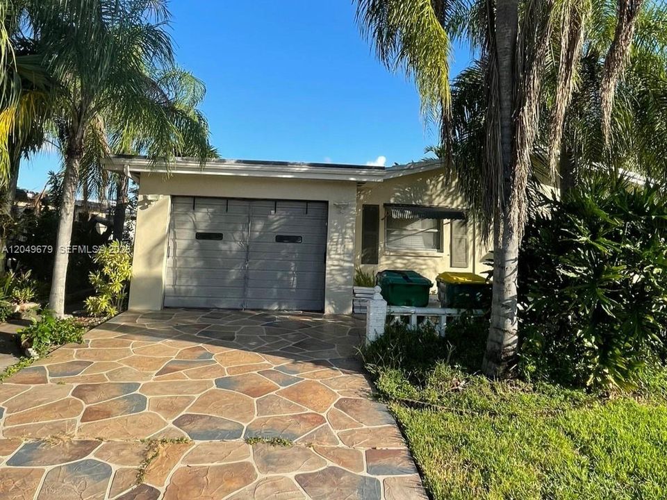 For Sale: $372,000 (3 beds, 2 baths, 1438 Square Feet)