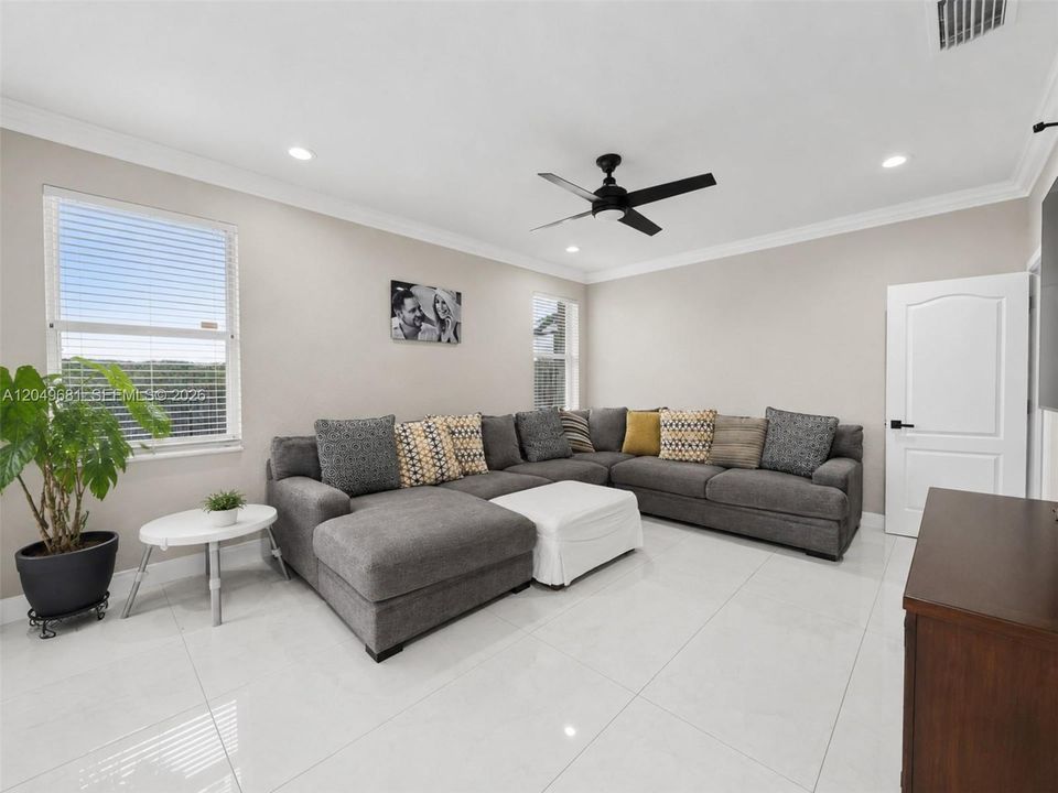 For Sale: $850,000 (4 beds, 3 baths, 2847 Square Feet)