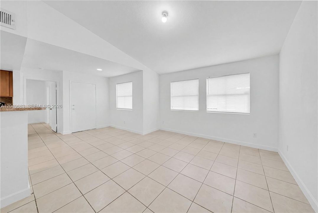 For Rent: $2,500 (2 beds, 2 baths, 949 Square Feet)